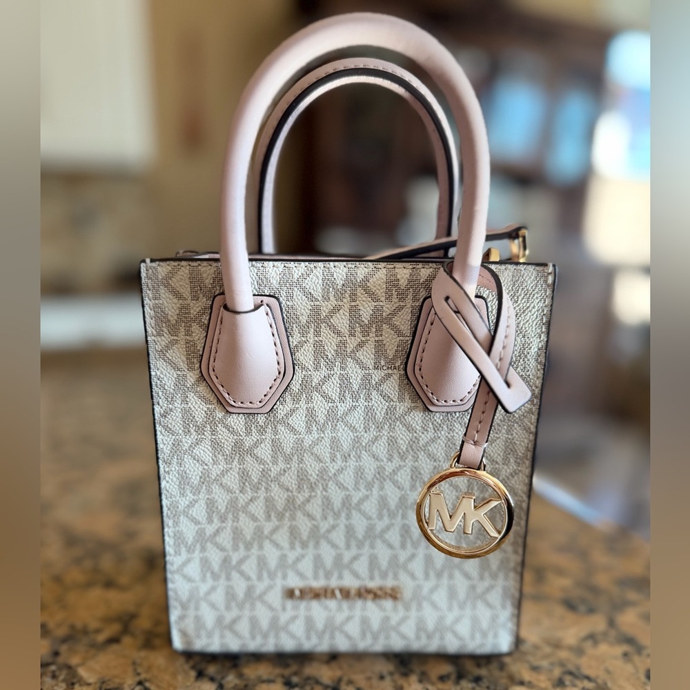 Michael Kors Mercer XS signature, leather crossbody bag in pink